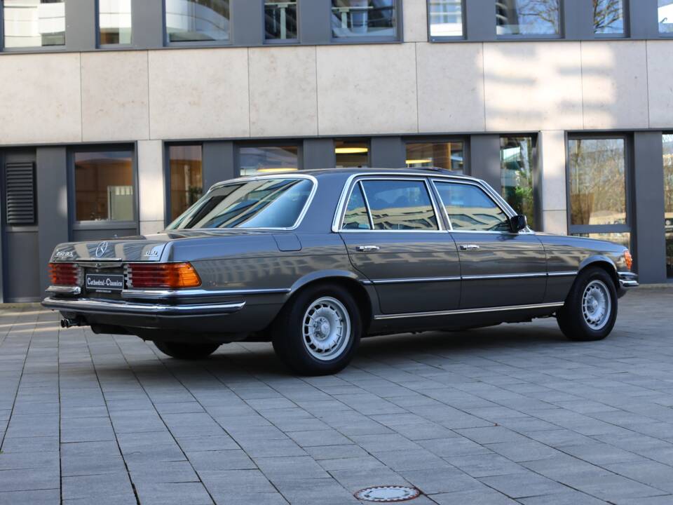Afbeelding 42/46 van Mercedes-Benz 450 SEL 6,9 (1977)