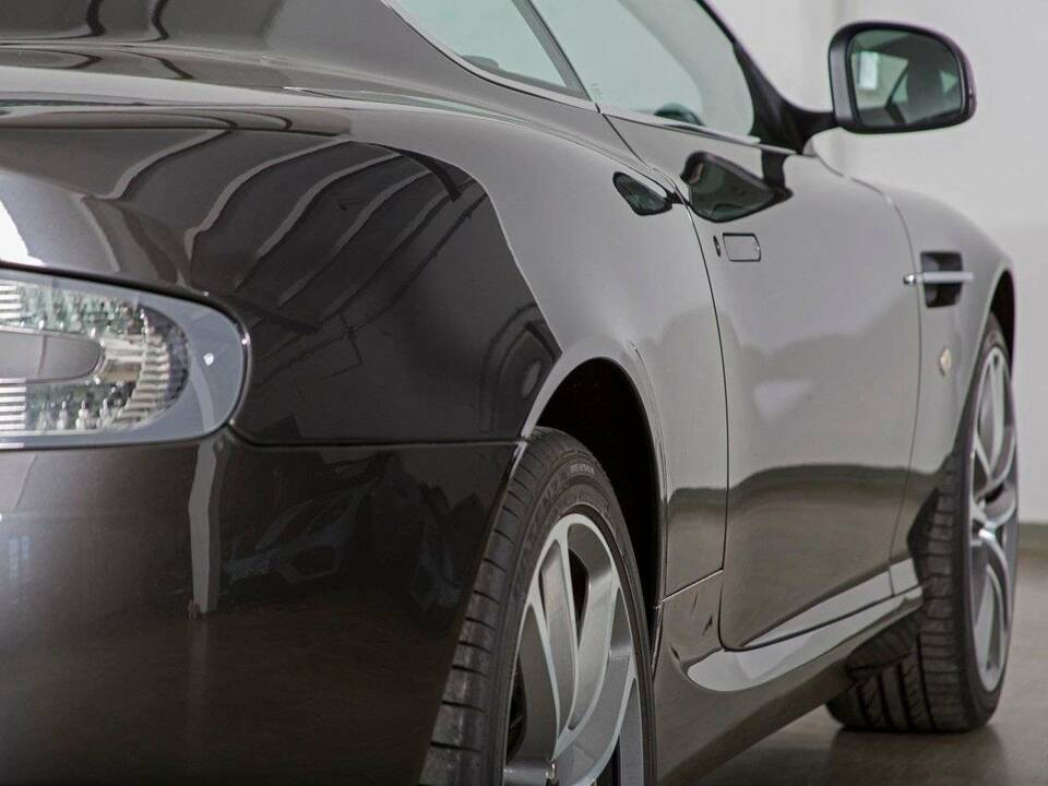 Afbeelding 7/20 van Aston Martin DB 9 (2011)