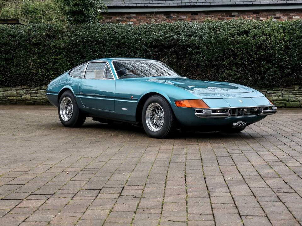 Image 49/65 of Ferrari 365 GTB&#x2F;4 Daytona (1972)