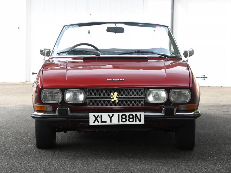 Image 16/18 of Peugeot 504 Convertible (1974)