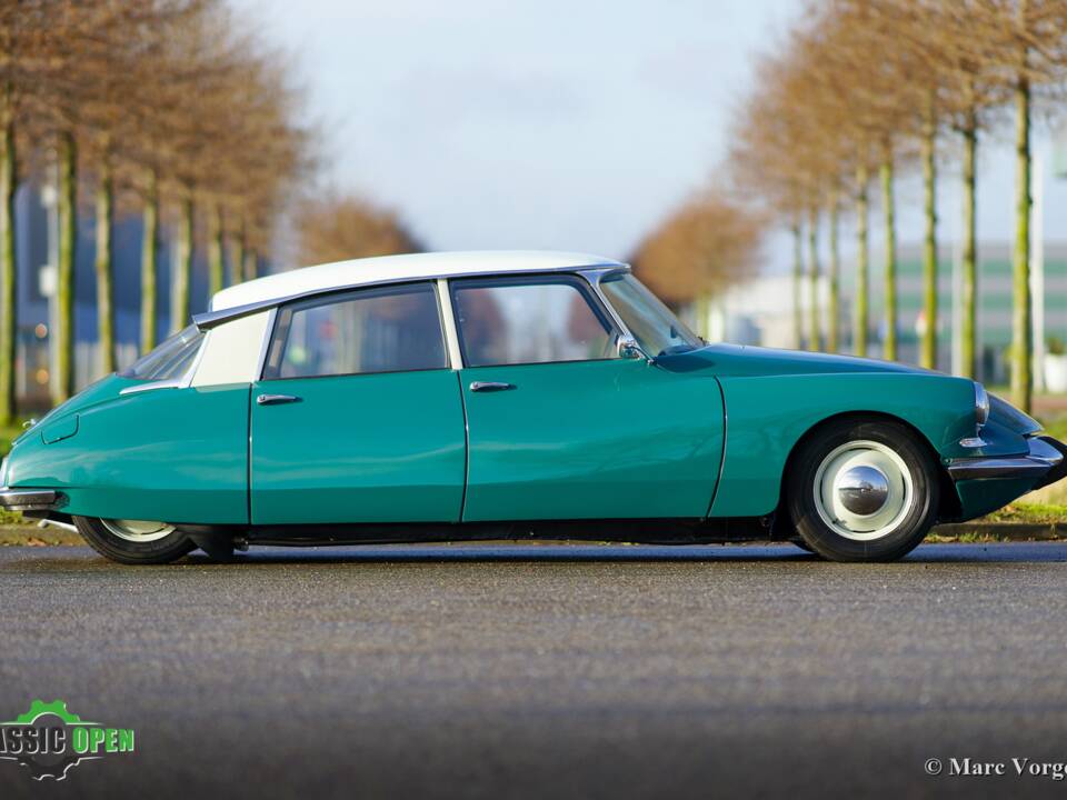 Image 29/41 of Citroën ID 19 (1964)