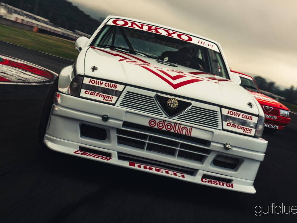 Afbeelding 2/81 van Alfa Romeo 75 1.8 Turbo (1990)