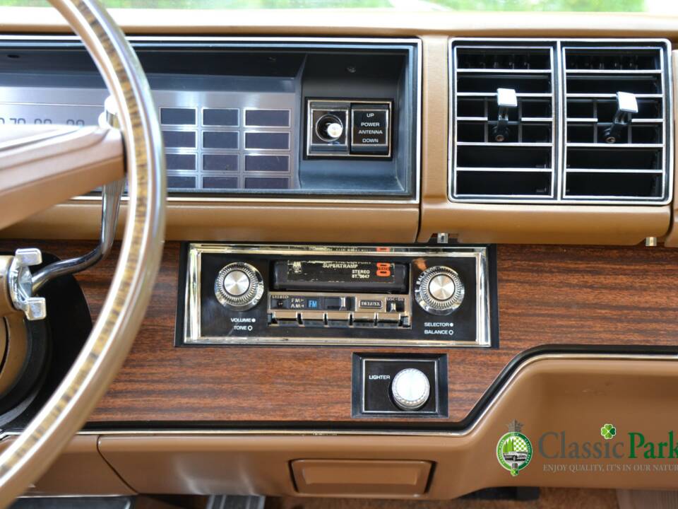 Immagine 42/50 di Buick Electra 225 Hardtop (1976)