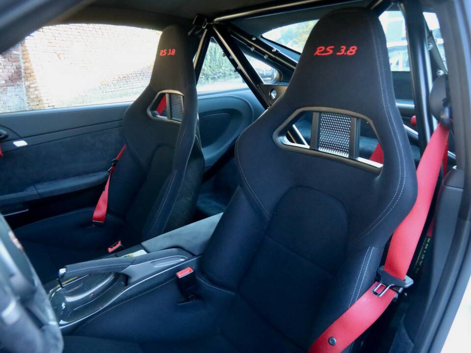 Image 33/50 de Porsche 911 GT3 RS (2010)