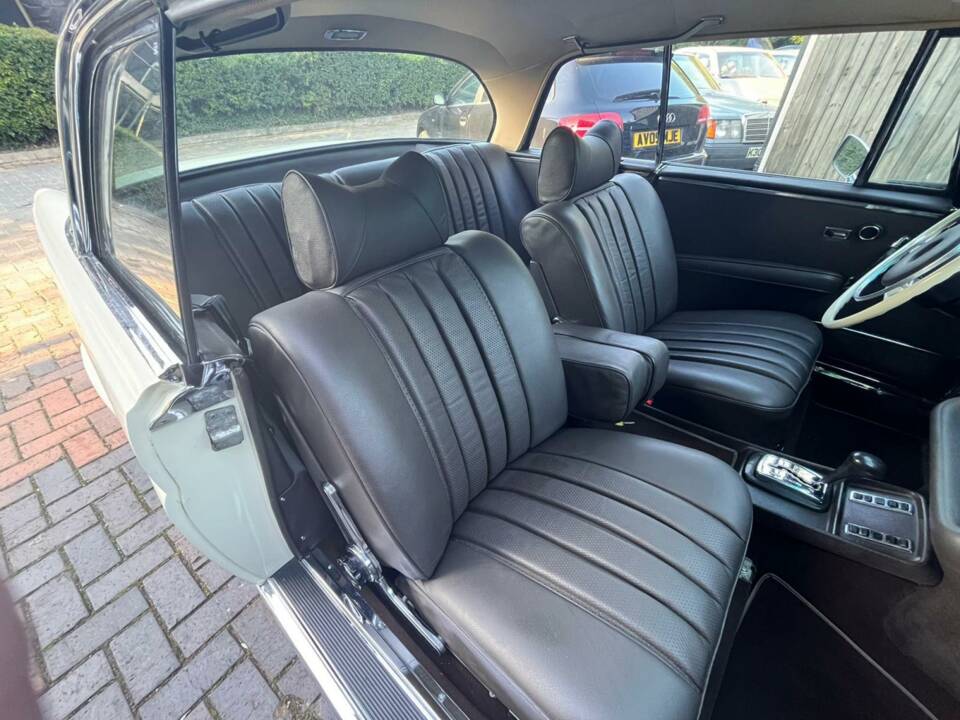 Image 46/50 of Mercedes-Benz 280 SE 3,5 (1971)