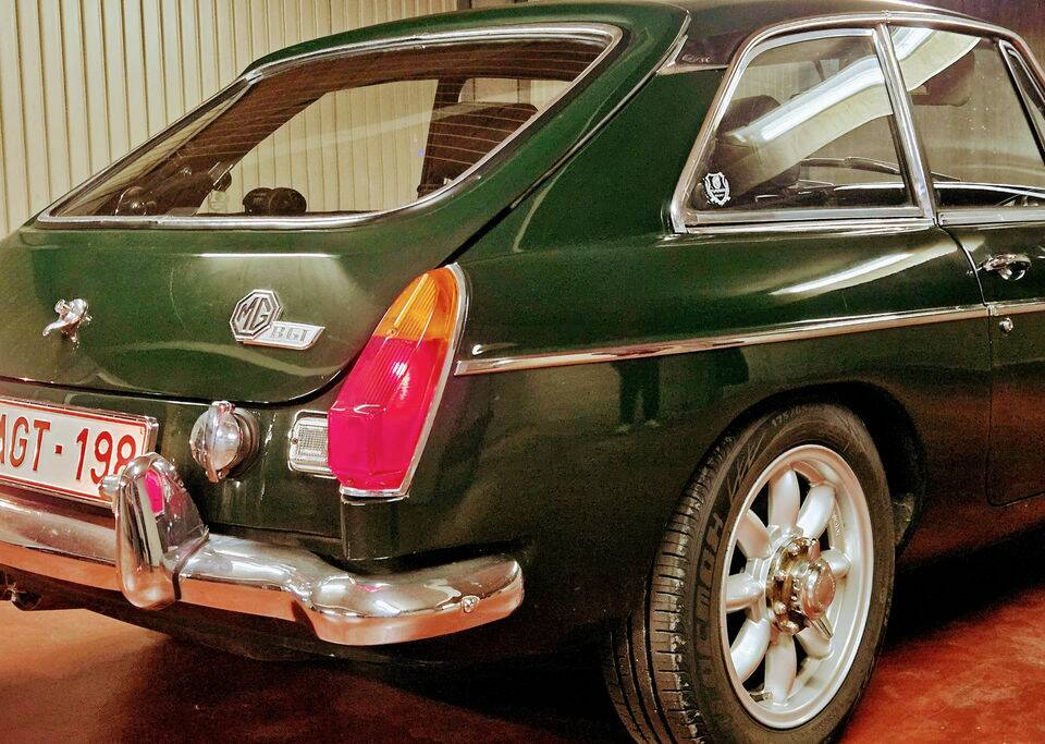 Image 8/8 of MG MGB GT (1976)