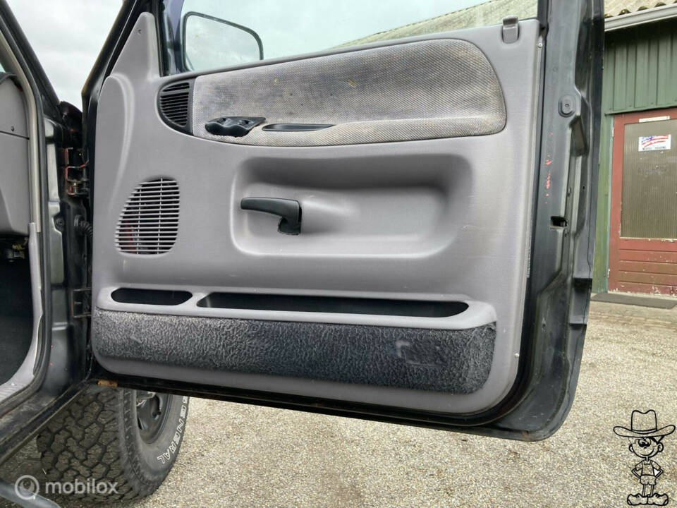 Image 15/47 of Dodge Ram 1500 (1994)