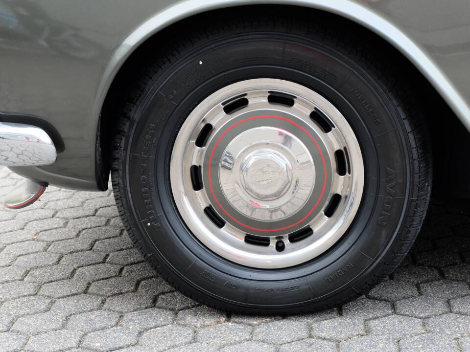 Image 21/48 of Bentley T 1 (1967)