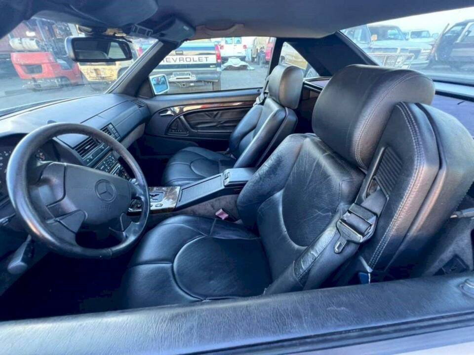 Image 32/40 of Mercedes-Benz SL 500 (1996)