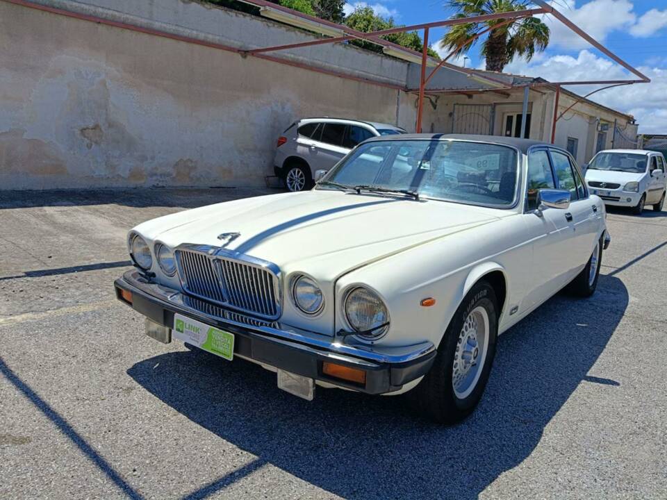 Image 38/50 of Jaguar XJ6 3.2 Sovereign (1983)