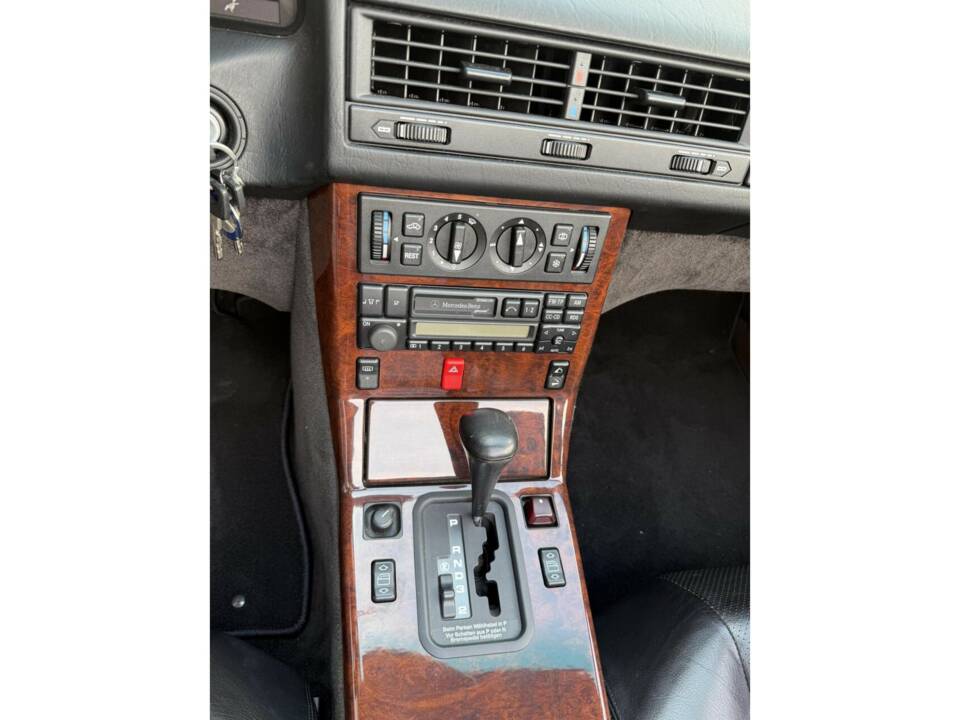 Image 30/50 de Mercedes-Benz 300 SL (1990)