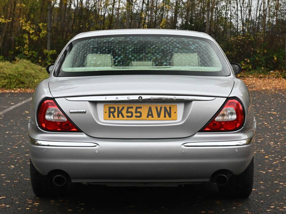 Image 21/50 of Jaguar XJ 8 4.2 (2006)