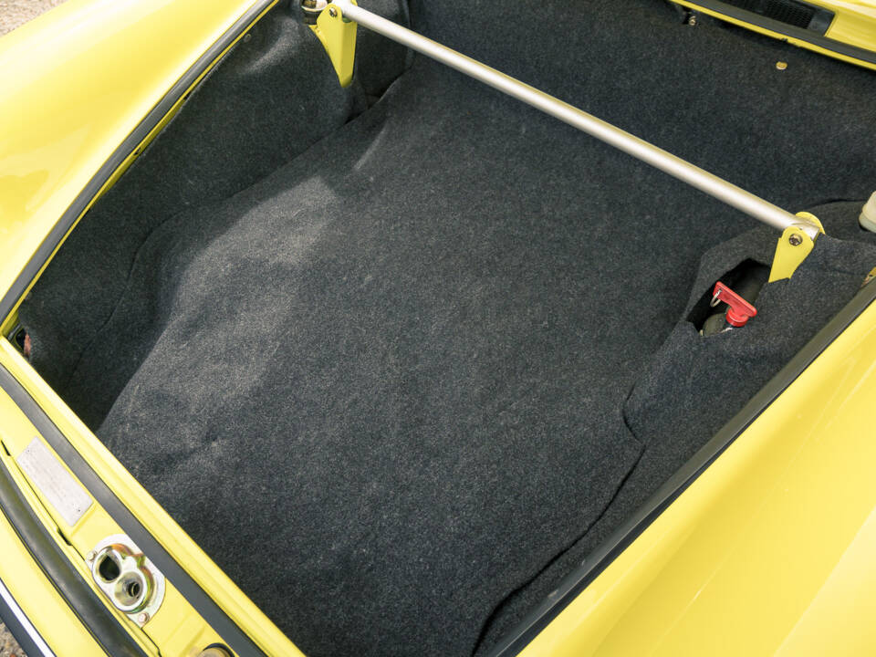 Afbeelding 46/46 van Porsche 911 Carrera RS 2.7 (Touring) (1973)