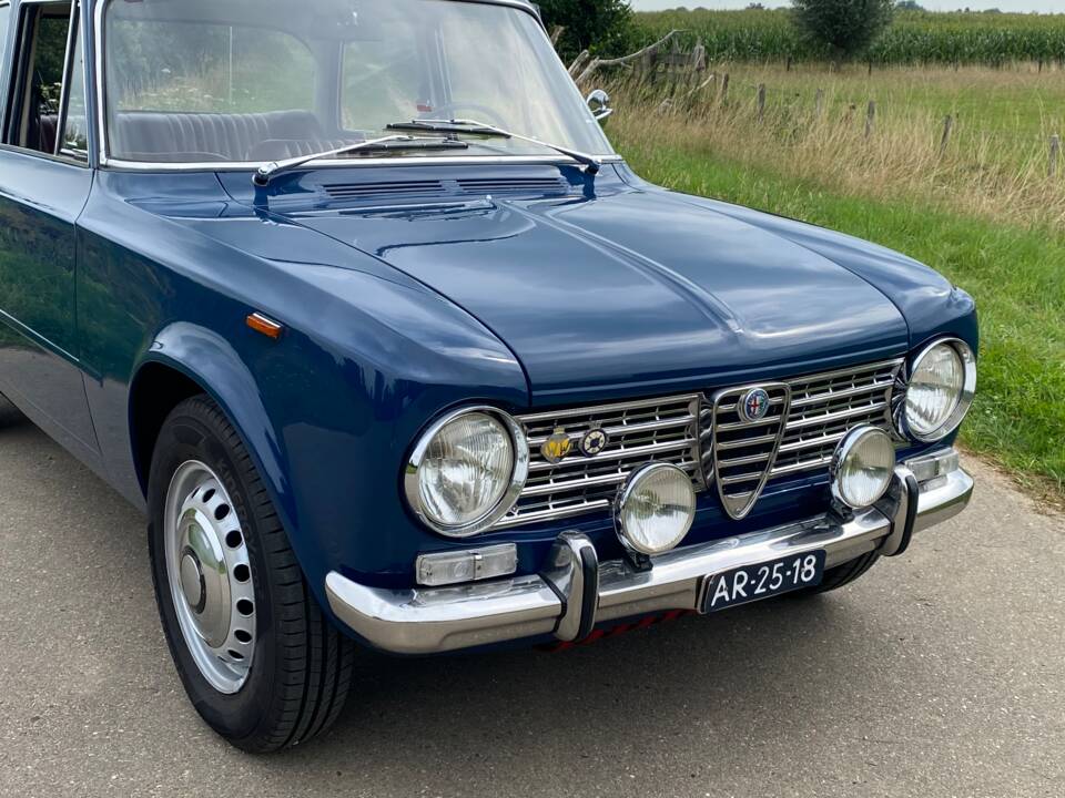 Image 34/75 of Alfa Romeo Giulia 1300 TI (1966)