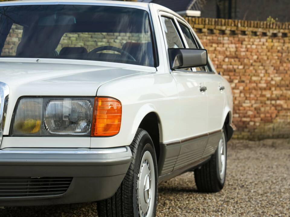 Image 22/50 de Mercedes-Benz 280 S (1988)