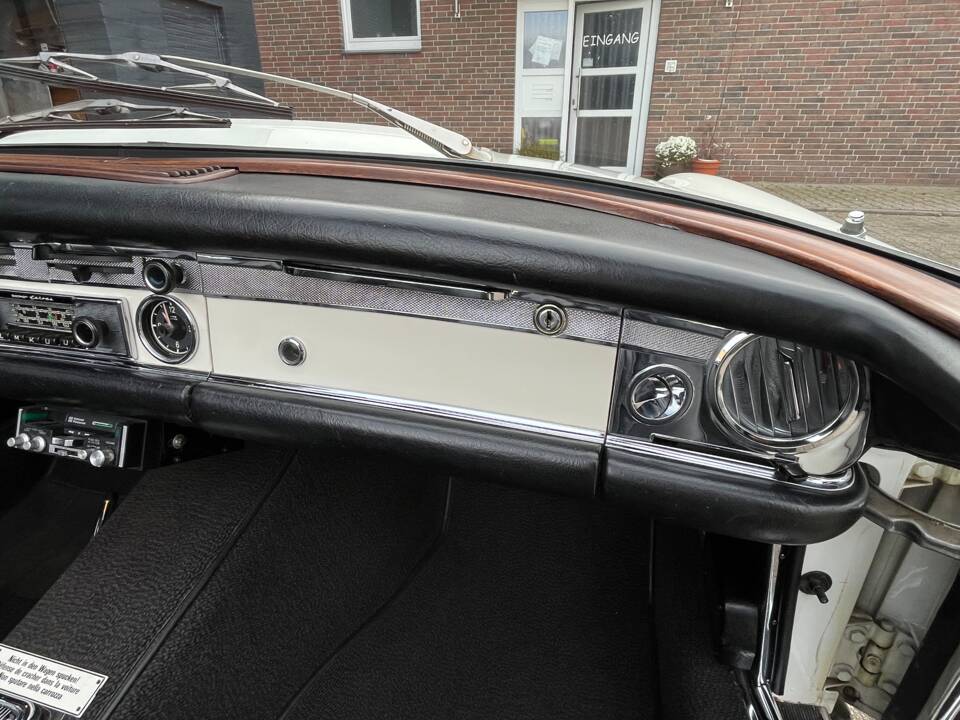 Image 44/100 of Mercedes-Benz 280 SL (1970)