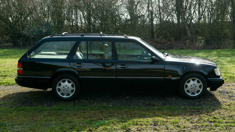 Imagen 4/5 de Mercedes-Benz E 320 T (1993)