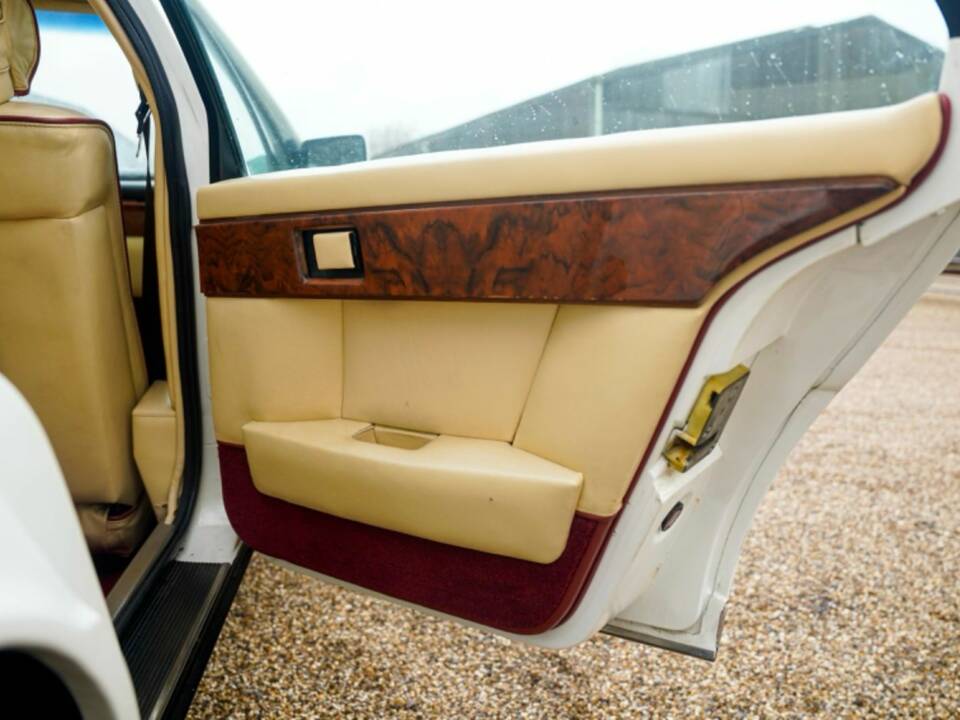 Image 19/28 of Aston Martin Lagonda (1982)