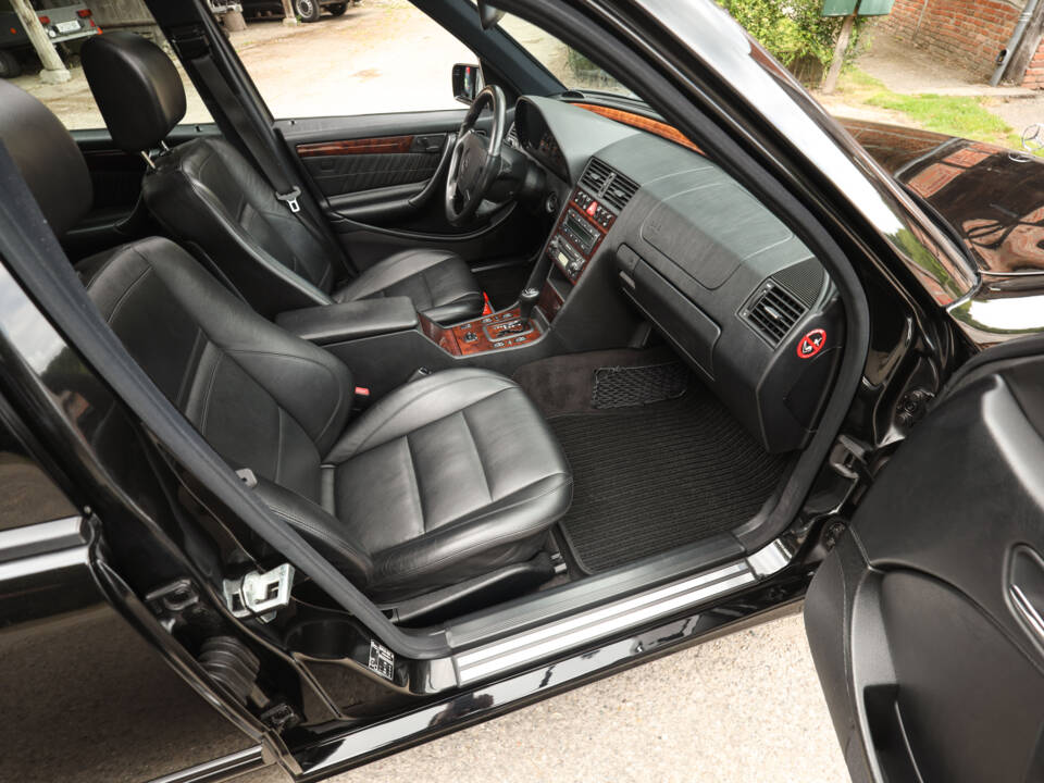 Bild 12/89 von Mercedes-Benz C 43 AMG T (1998)