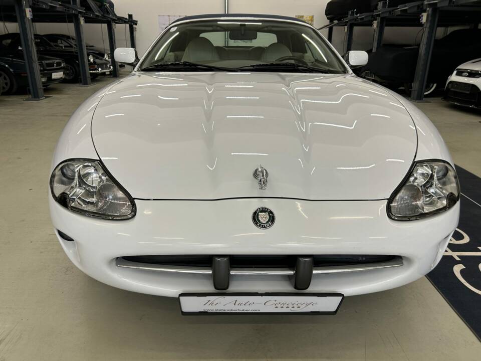 Immagine 20/28 di Jaguar XK8 4.0 (1997)