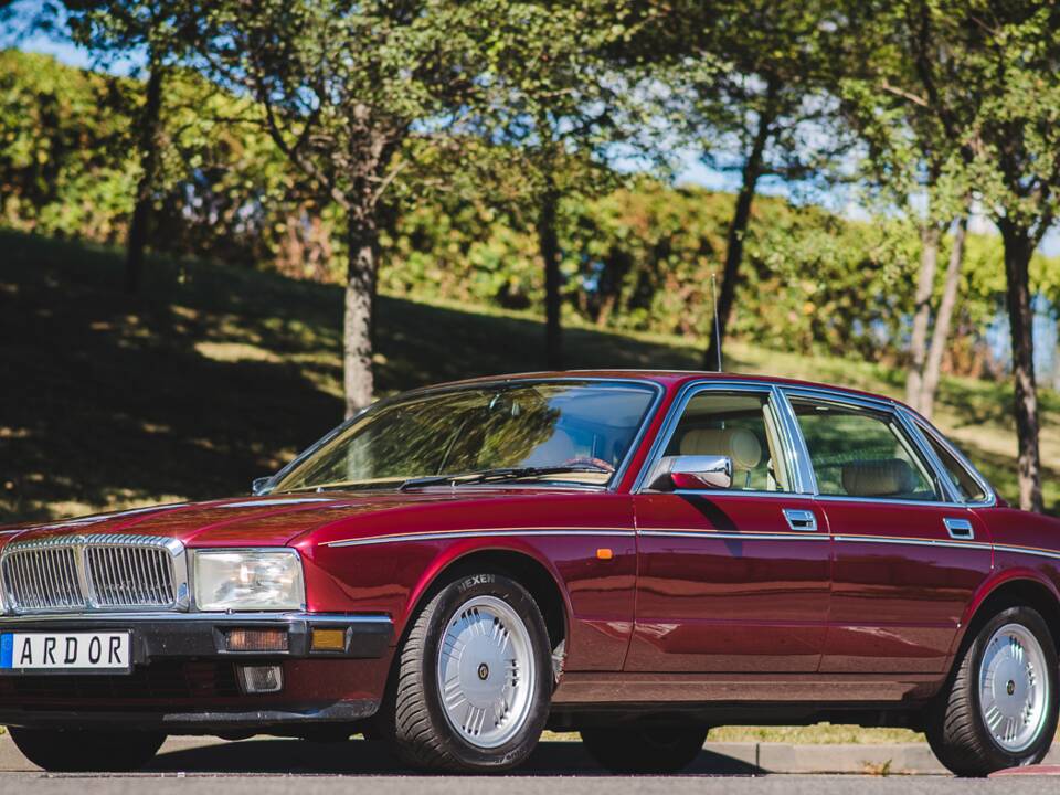 Bild 4/35 von Daimler Double Six (1993)