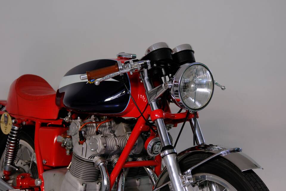 Image 19/99 of MV Agusta 750 Sport (1971)