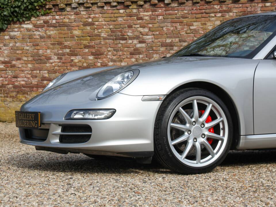 Image 42/50 of Porsche 911 Carrera S (2004)