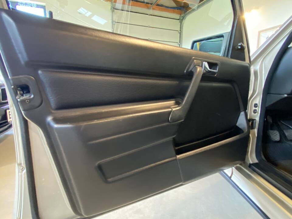 Bild 20/66 von Mercedes-Benz 190 E 2.3-16V (1986)