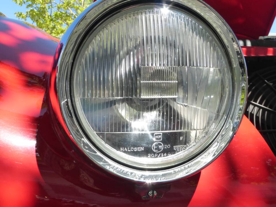 Image 34/174 of Jaguar XK 150 3.4 S OTS (1958)