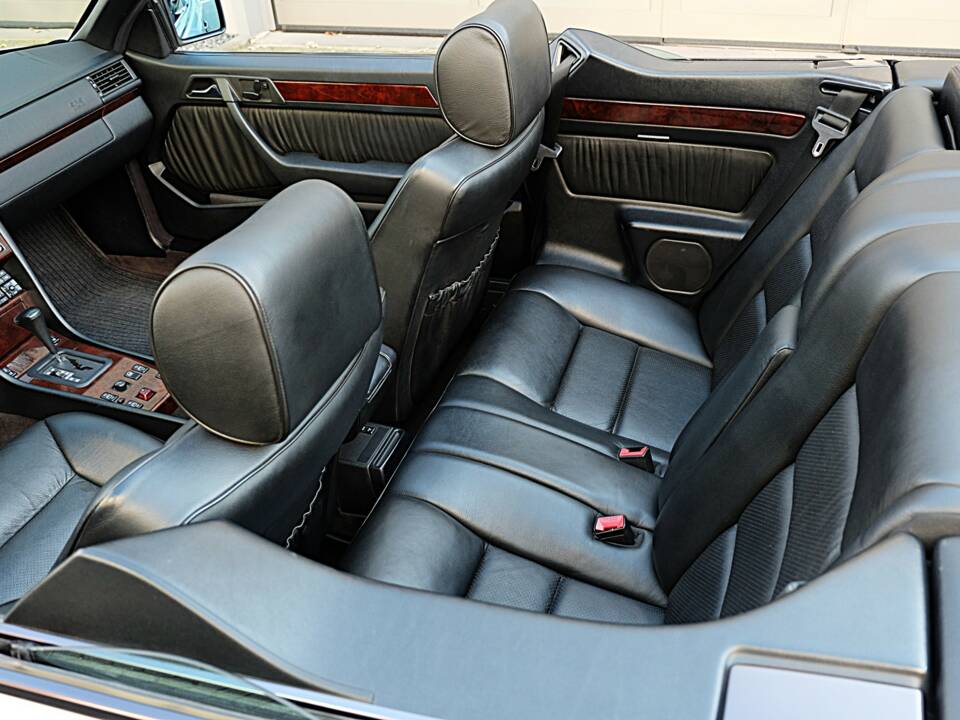 Image 41/74 of Mercedes-Benz E 320 (1997)