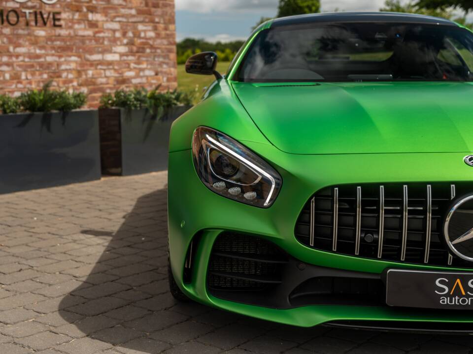 Image 15/67 of Mercedes-AMG GT-R (2018)