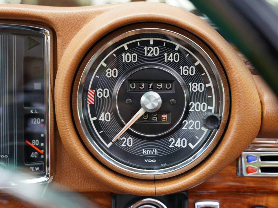 Image 23/50 of Mercedes-Benz 280 SE 3,5 (1971)