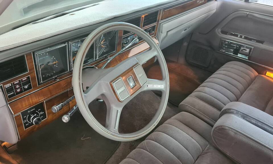 Bild 7/7 von Lincoln Town Car (1989)
