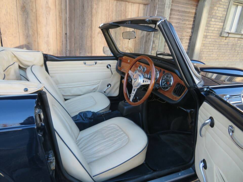 Afbeelding 9/18 van Triumph TR 4A IRS (1967)