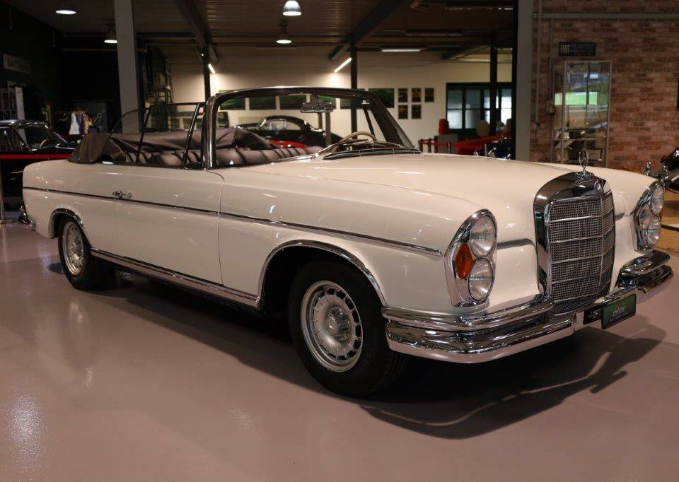 Image 7/28 of Mercedes-Benz 300 SE (1965)