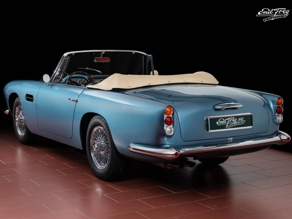 Imagen 3/8 de Aston Martin DB 4 Convertible Vantage (1962)
