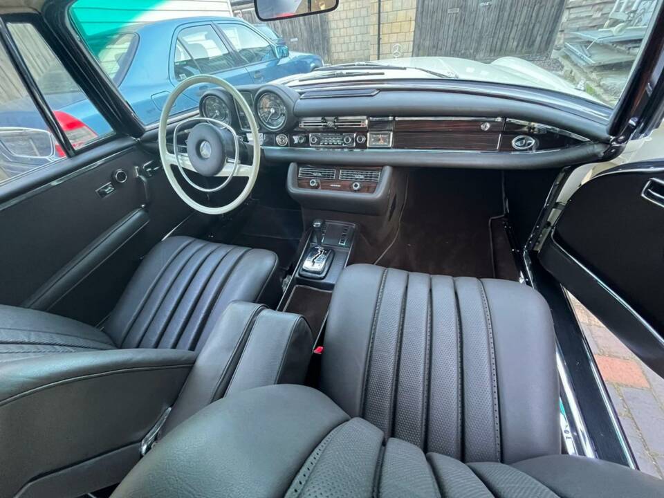 Image 45/50 of Mercedes-Benz 280 SE 3,5 (1971)