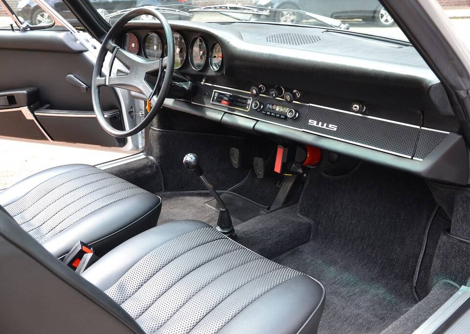 Immagine 25/31 di Porsche 911 2.2 S (1971)