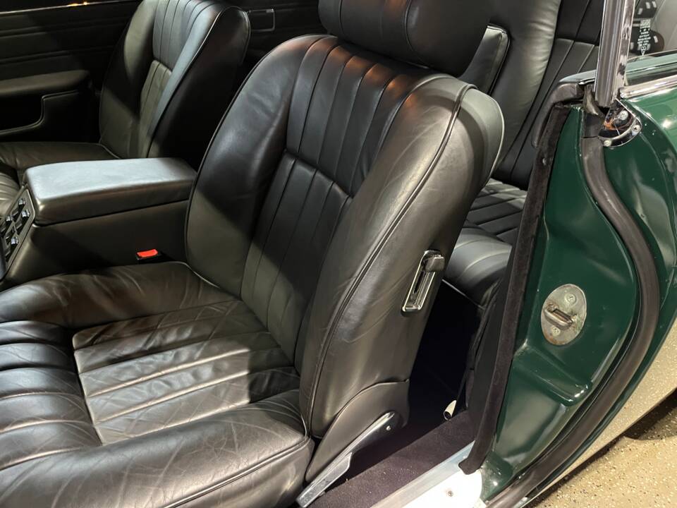 Image 24/47 of Jaguar XJ 6 C 4.2 (1976)