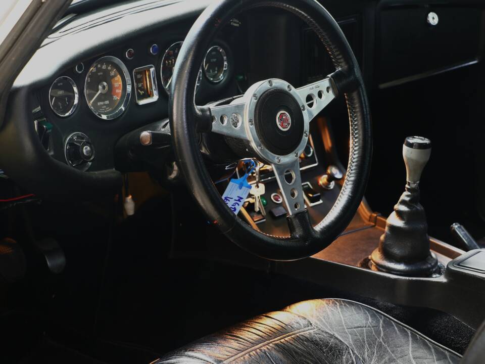Bild 14/34 von MG MGB GT (1966)
