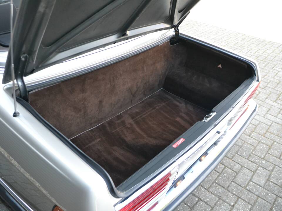 Image 40/79 de Mercedes-Benz 560 SL (1988)