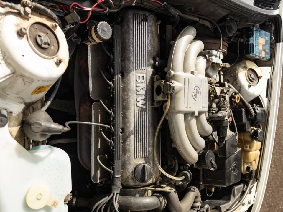 Afbeelding 32/48 van BMW 325i (1990)
