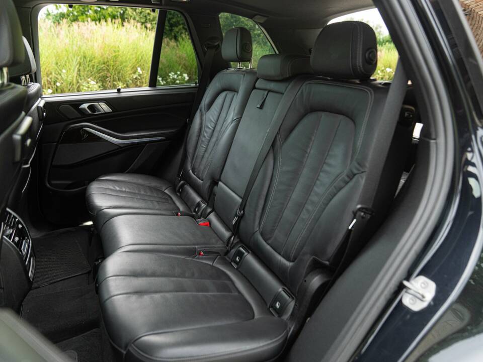 Bild 23/50 von BMW X5 M50d (2019)