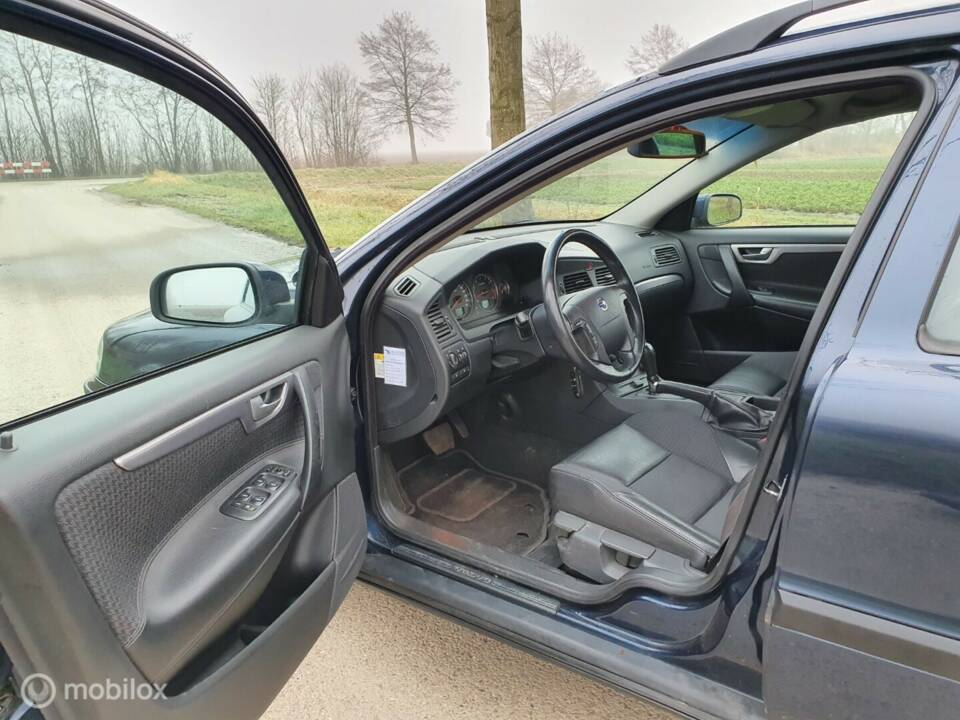 Image 15/31 of Volvo V 70 2.4 (2003)