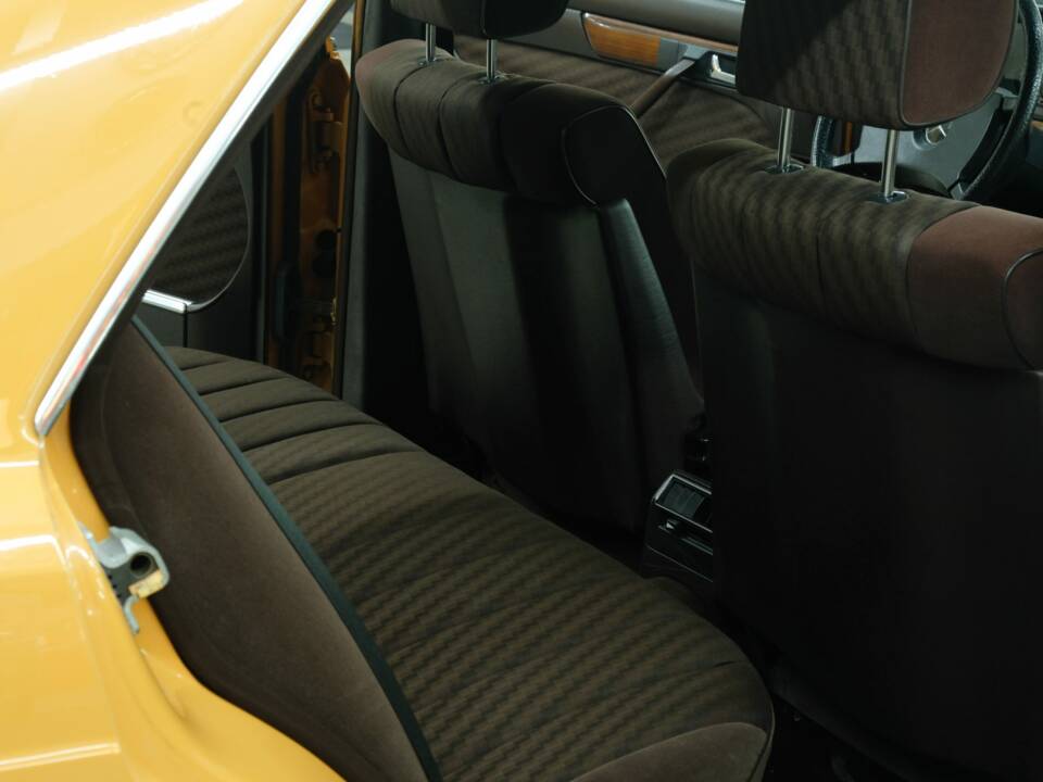 Bild 37/50 von Mercedes-Benz 280 SE (1981)