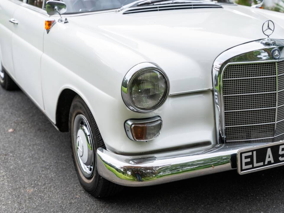 Image 14/35 of Mercedes-Benz 190 c (1965)