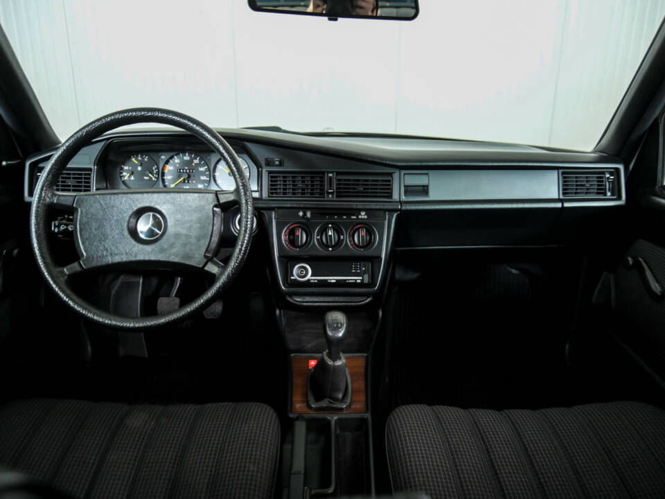 Immagine 6/50 di Mercedes-Benz 190 D (1985)