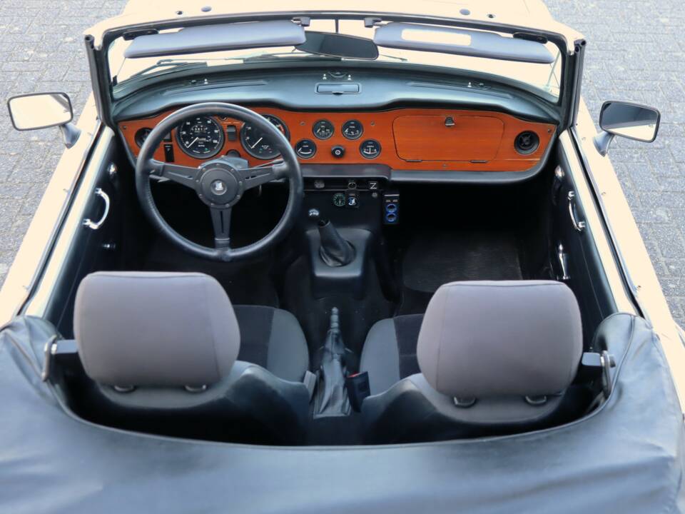 Image 3/50 de Triumph TR 6 (1970)
