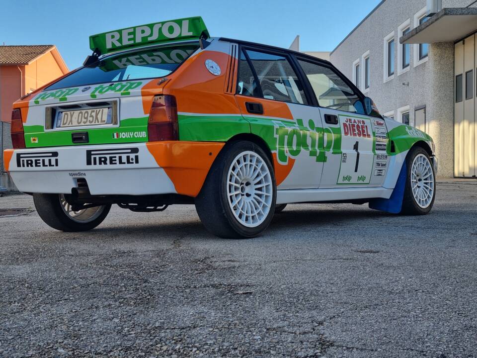 Image 22/33 of Lancia Delta HF Integrale (1988)