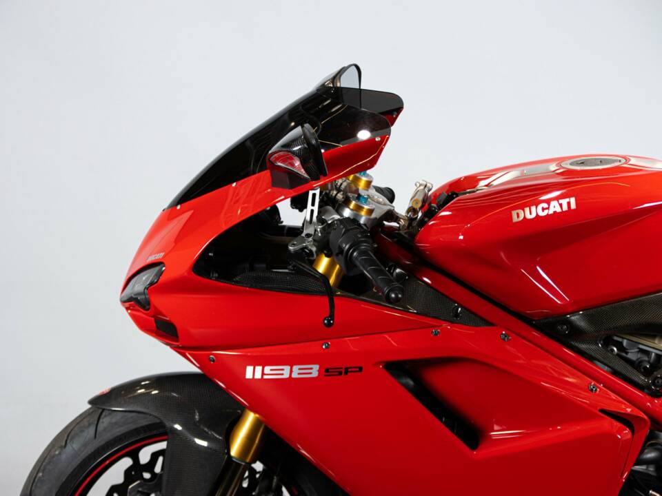 Immagine 33/50 di Ducati DUMMY (2011)